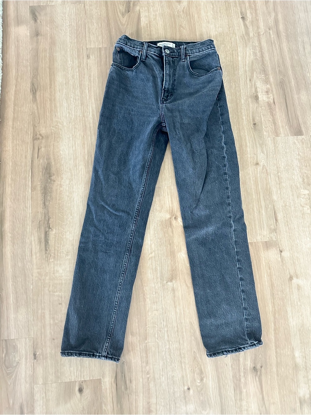 Abercrombie & Fitch The 90s Straight Black Denim HW jeans